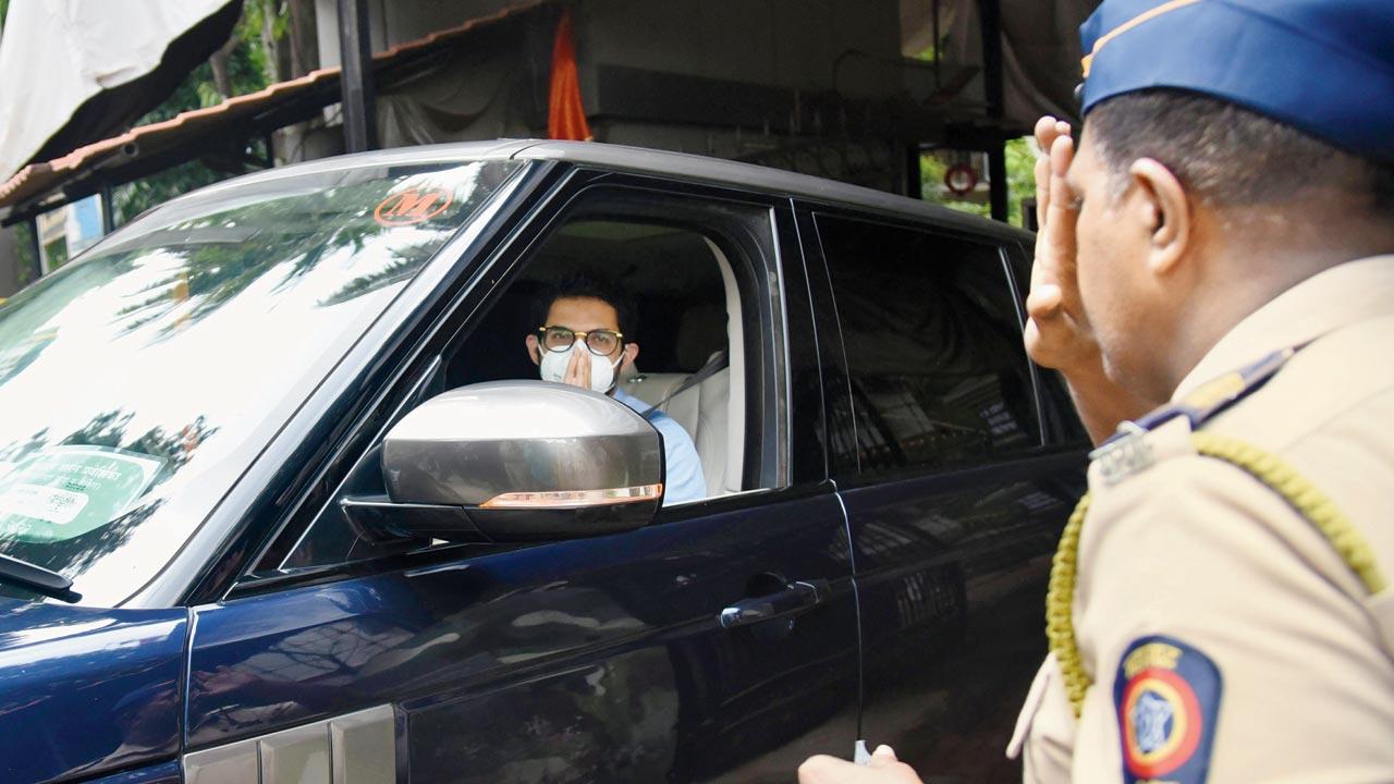 Aaditya Thackeray leaves Matoshree for Sena Bhavan at Dadar on Friday. Pic/Sameer Markande