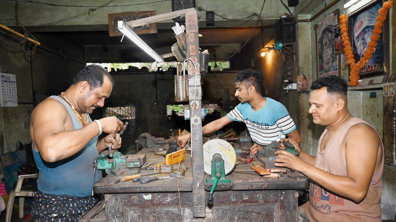 The dye-makers of Dahanu lament that if the port comes up, the area will become chaotic, and commercial development will hamper their craft business