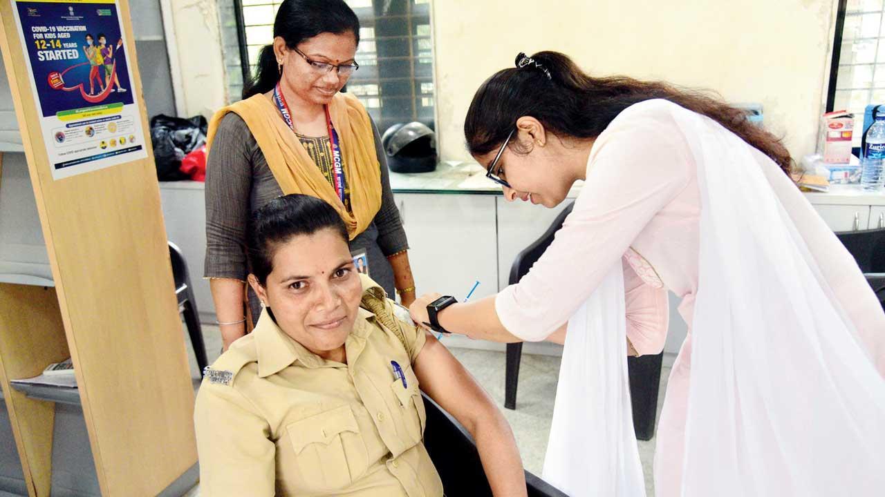Slight drop in daily Covid-19 cases, TPR rises to 9.64 per cent in Mumbai