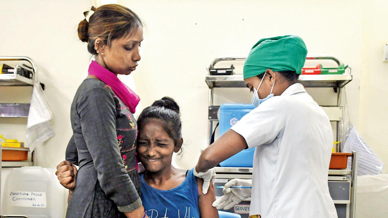 A youngster gets vaccinated against COVID-19 at Nair hospital. Pic/Ashish Raje