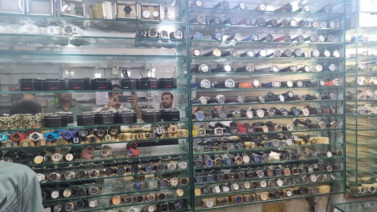 Mumbai: Luxury watches worth over Rs 1.06 crore seized, 5 held