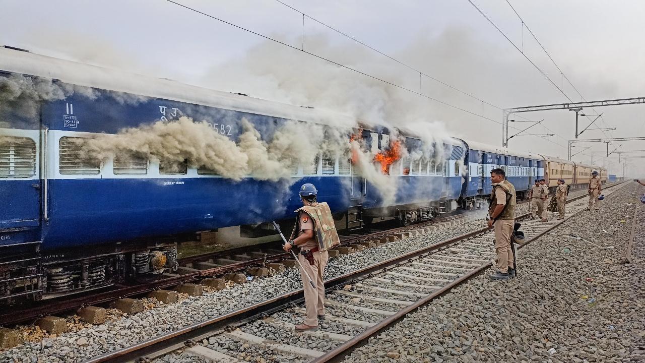 Agnipath protests: One killed, trains torched as protests singe India