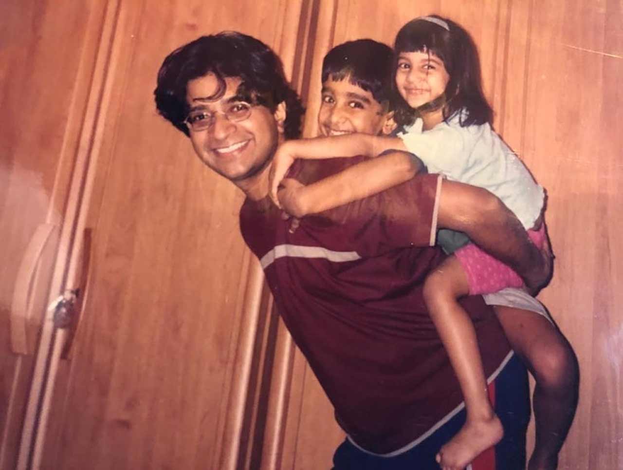In this one, KK is seen giving a ride to young Taamara and Nakul. The trio smiles as they posed for the camera. KK has sported a red T-shirt and blue pants while Taamara and Nakul opted for casuals.