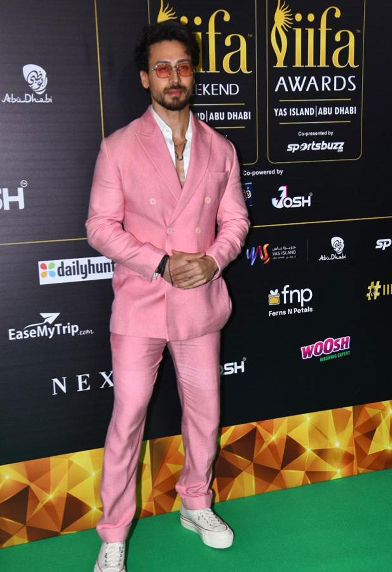 Tiger Shroff carried a pink suit with Elan and grace. He too is going to be performing at the main event