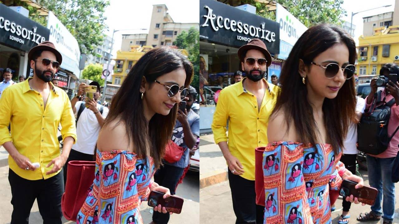 Rakul Preet Singh and Jackky Bhagnani step out for lunch together with friends