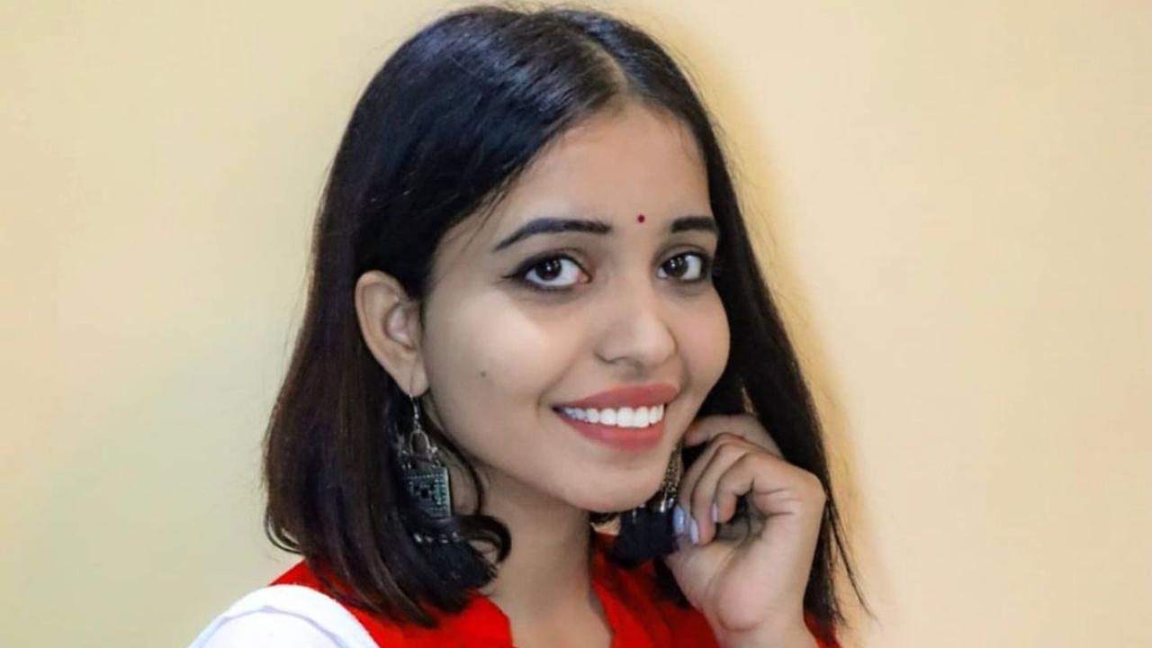 Gujarat woman to 'marry herself', claims it would be first 'sologamy' in India
A 24-year-old woman has created a buzz in Gujarat's Vadodara city with the announcement that she would be marrying herself by undergoing traditional rituals of a Hindu wedding on June 11. Experts, however, said that a 'sologamy' or self-marriage would not have any legal standing in India
