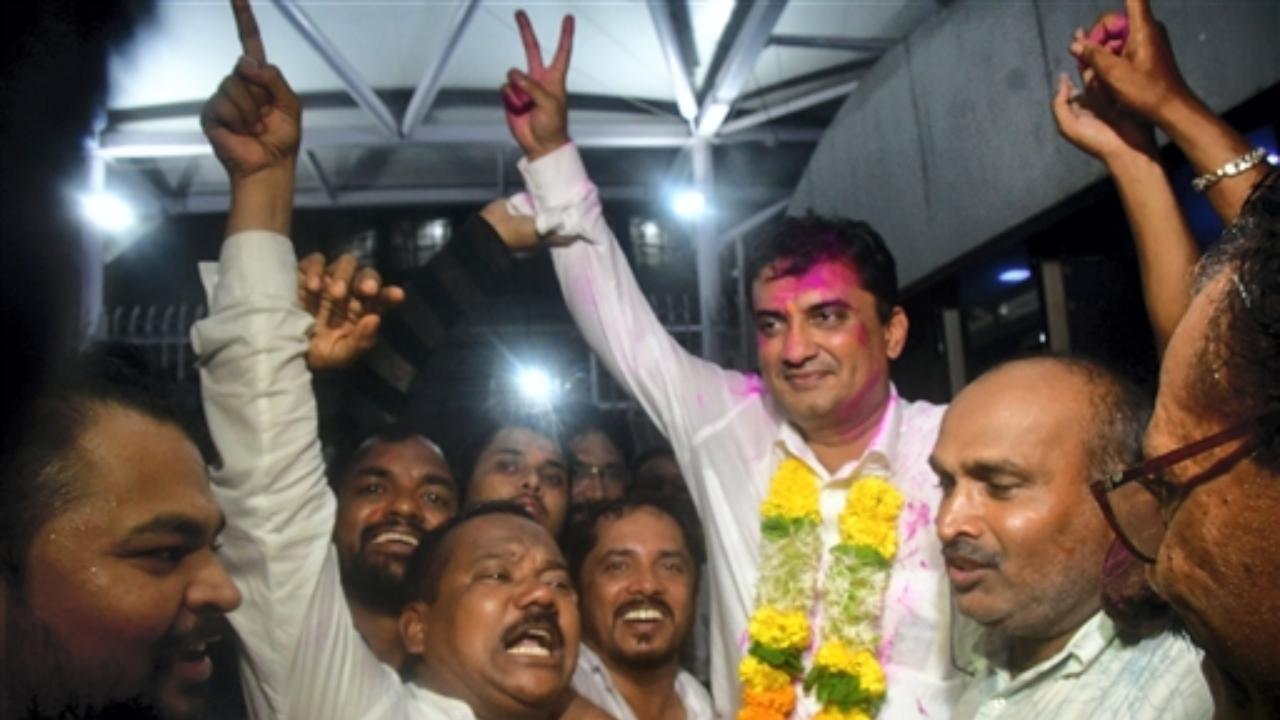 BJP winning candidate Dhananjay Bhimrao Mahadik celebrates with party workers