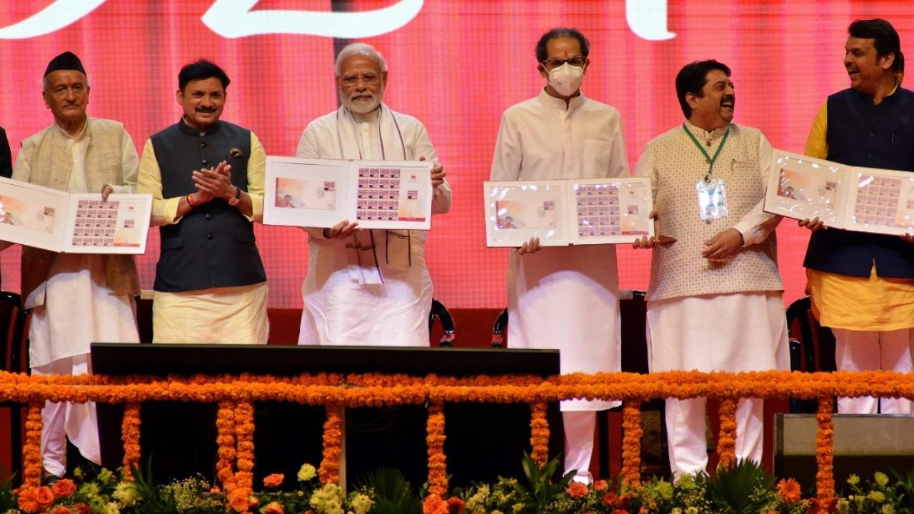 Mumbai: PM Narendra Modi, CM Uddhav Thackeray seen together on stage after months
