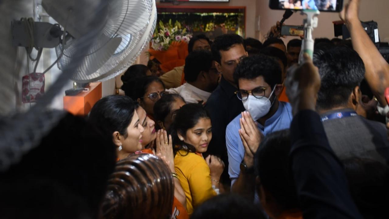 Aaditya Thackeray at Shiv Sena local office in Mazgaon. Pic/Ashish Raje