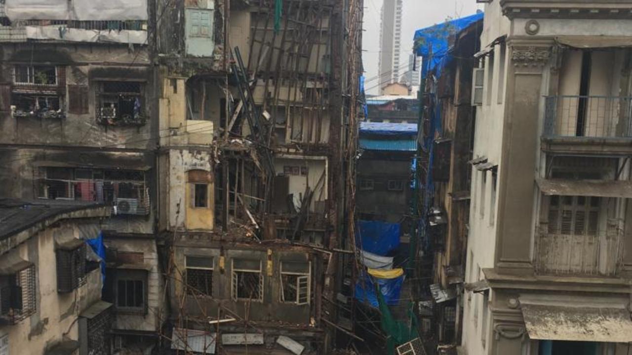 Mumbai: Part of building collapses in Kalbadevi, no casualties reported