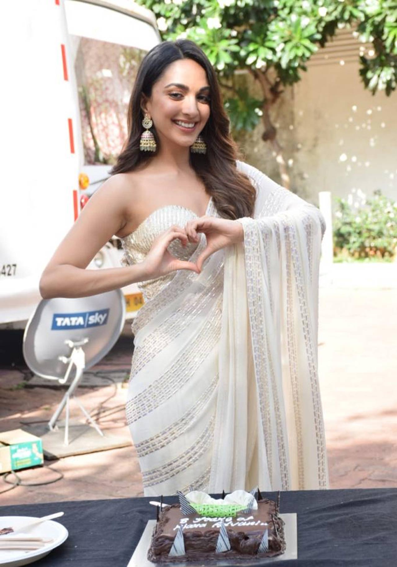 Kiara Advani made her Bollywood debut with 'Fugly' on this day in 2014. As the actress clocked eight glorious years, she celebrated the occasion by cutting a cake in a stunning sari with the paparazzi