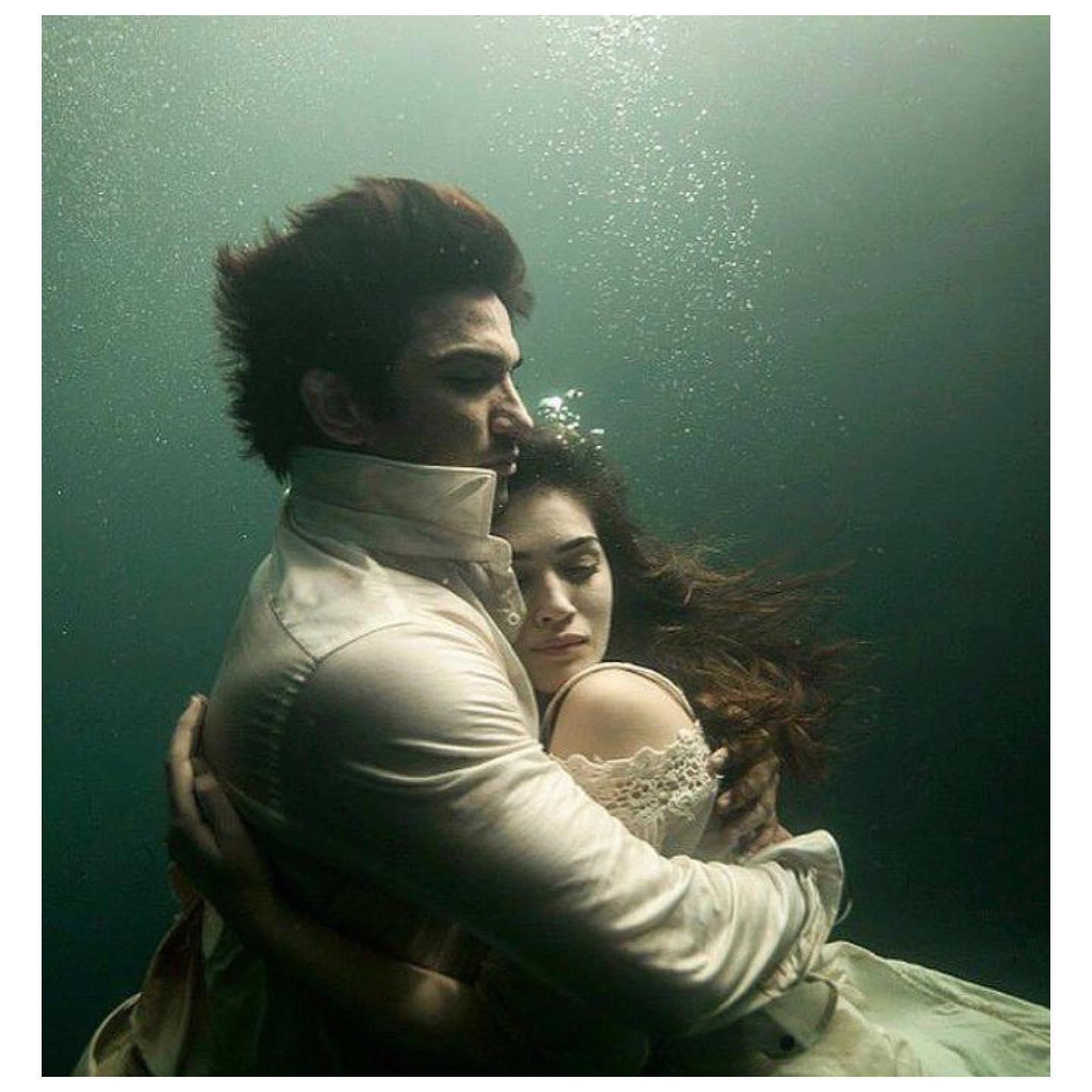 A heartbreaking moment for fans and the nation alike, on Sushant Singh Rajput's demise, Kriti Sanon shared this aching moment and wrenched her heart out and wrote- 