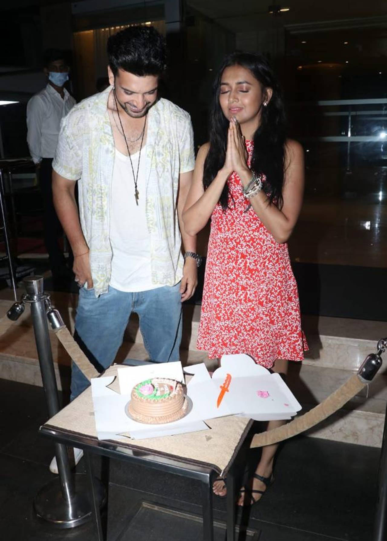 Tejasswi Prakash prays before going ahead and cutting her cake. Karan Kundrra recently opened up on his marriage plans with Tejasswi and shared that the latter is the one who is delaying their wedding as she is too busy. He also said that their parents often meet with each other