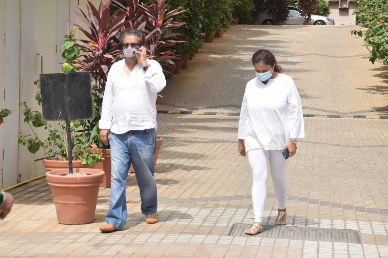Hariharan arrived with his wife Lalitha at KK's last rites