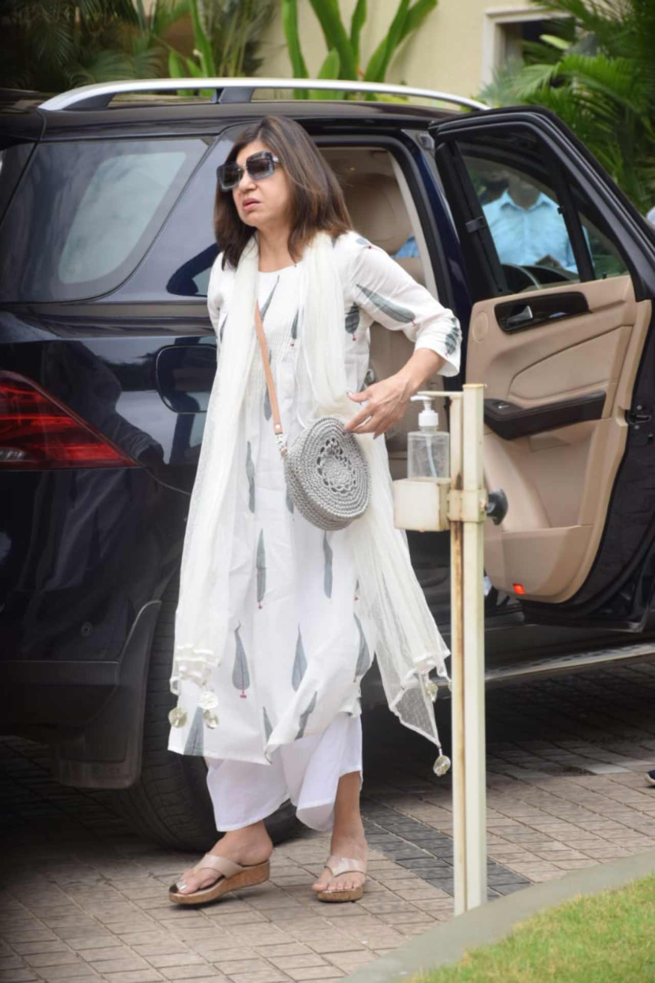 Alka Yagnik has also arrived at the last rites