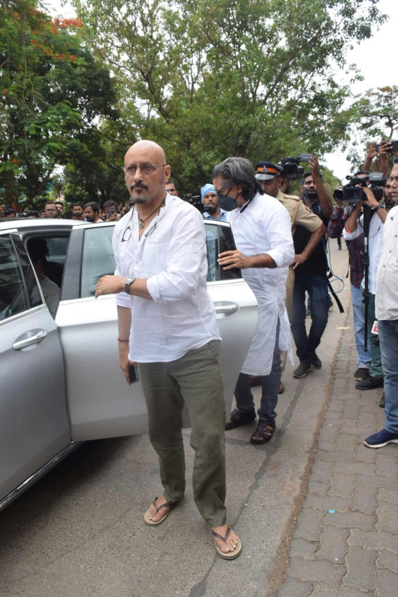 Singer Vishal Dadlani was also present at KK's last rites