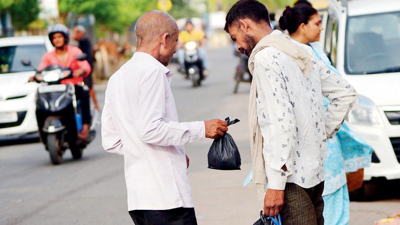 Mumbai: BMC to impose Rs 5,000 fine for plastic ban violation
The BMC has made a fresh appeal to Mumbaikars to not use plastic, in keeping with the ban on the use of single-use plastic announced in 2018. Activists, however, say the implementation of the ban failed due to lack of vigilance, especially since the COVID-19 lockdown was announced in 2020.  