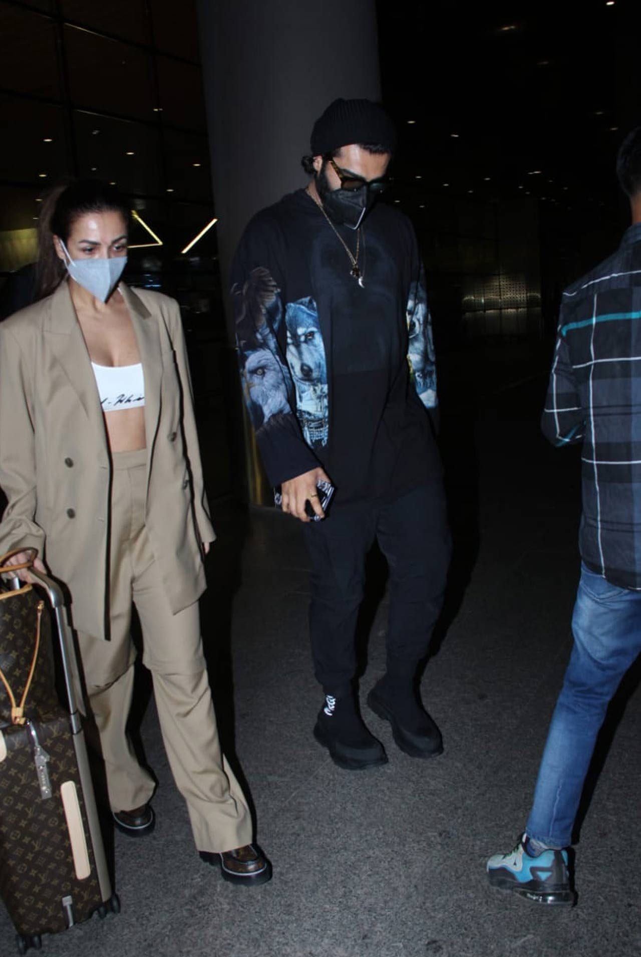 Arjun Kapoor also shared a cute video of Malaika, in which she was seen busy taking pictures of the street. The highlight of the video was Malaika wearing Arjun's blue hooded jumper that she teamed up with leather joggers and a pair of bright pink colour sliders