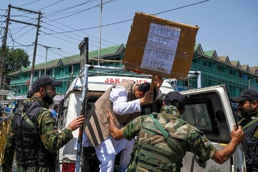 Policemen detain a man during a protest in Srinagar on June 10, 2022. A spontaneous strike was observed in Srinagar to protest against Nupur Sharma. Pic/AFP
