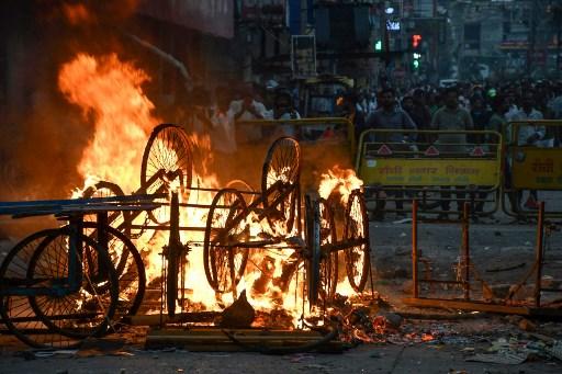 Violent protests broke out in Ranchi on Friday over the inflammatory comments made by now-suspended BJP spokespersons Nupur Sharma and expelled Delhi media head of BJP Naveen Jindal. The district administration acted immediately and imposed a curfew in violence-hit areas of Ranchi thereby bringing the situation under control. Pic/AFP