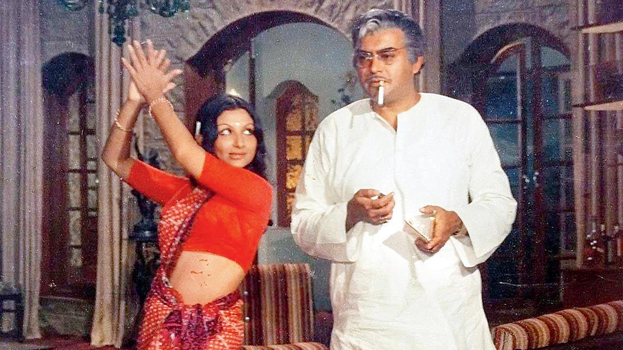 Sanjeev Kumar and Sharmila Tagore in a scene from Mausam (1975)