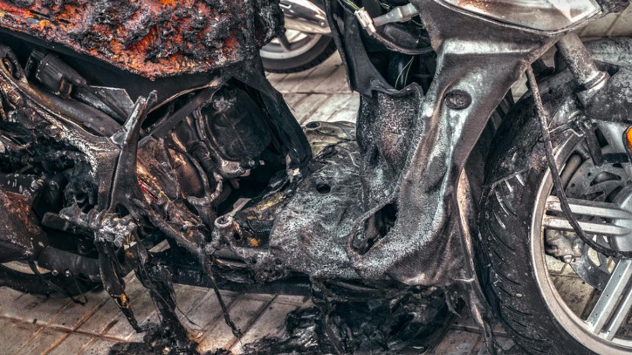 Electric Vehicles' manufacturers overlooked safety to bump production: Centre