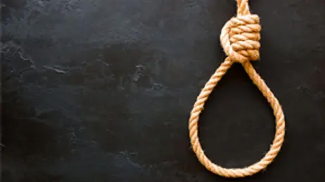 Mumbai: Man, woman hang selves in Malad