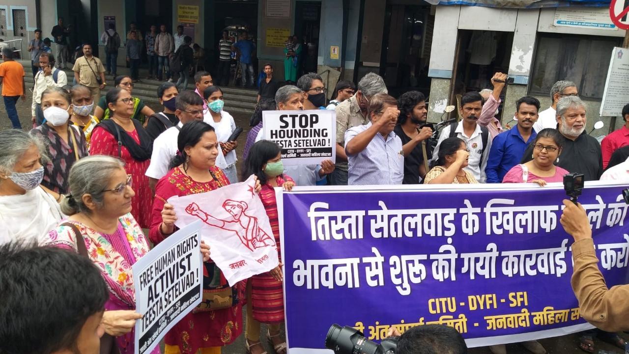 Mumbai: Protest against arrest of activist Teesta Setalvad