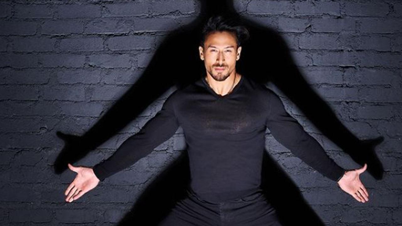 IIFA 2022: Tiger Shroff all set to burn the stage with songs from 'War' and 'Heropanti'
