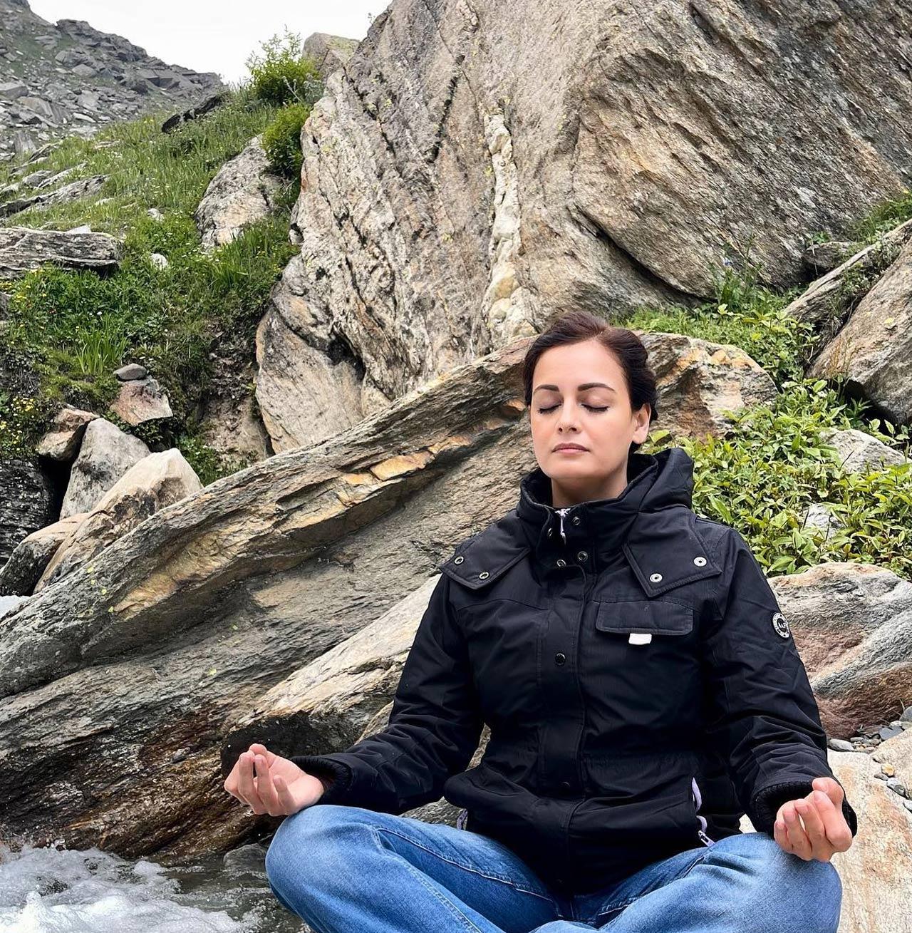 The towering aura of the hills and the tranquility of the lake inspires Dia Mirza to do Praanayaam at the perfect spot. She writes- 