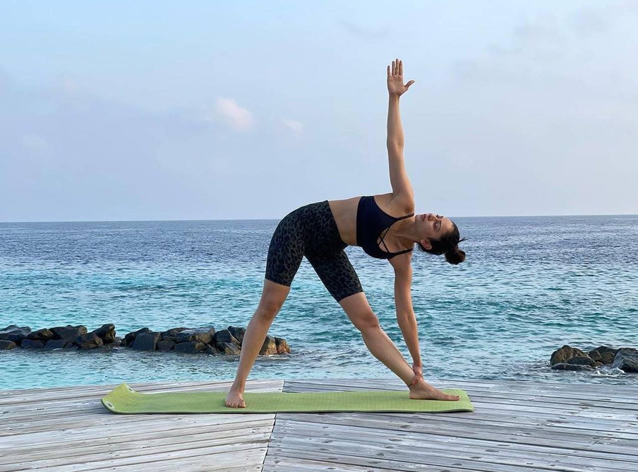 Don't miss to 'Sea' Rakul Preet Singh's Yoga poses against the gorgeous backdrop of the sea. She writes- 