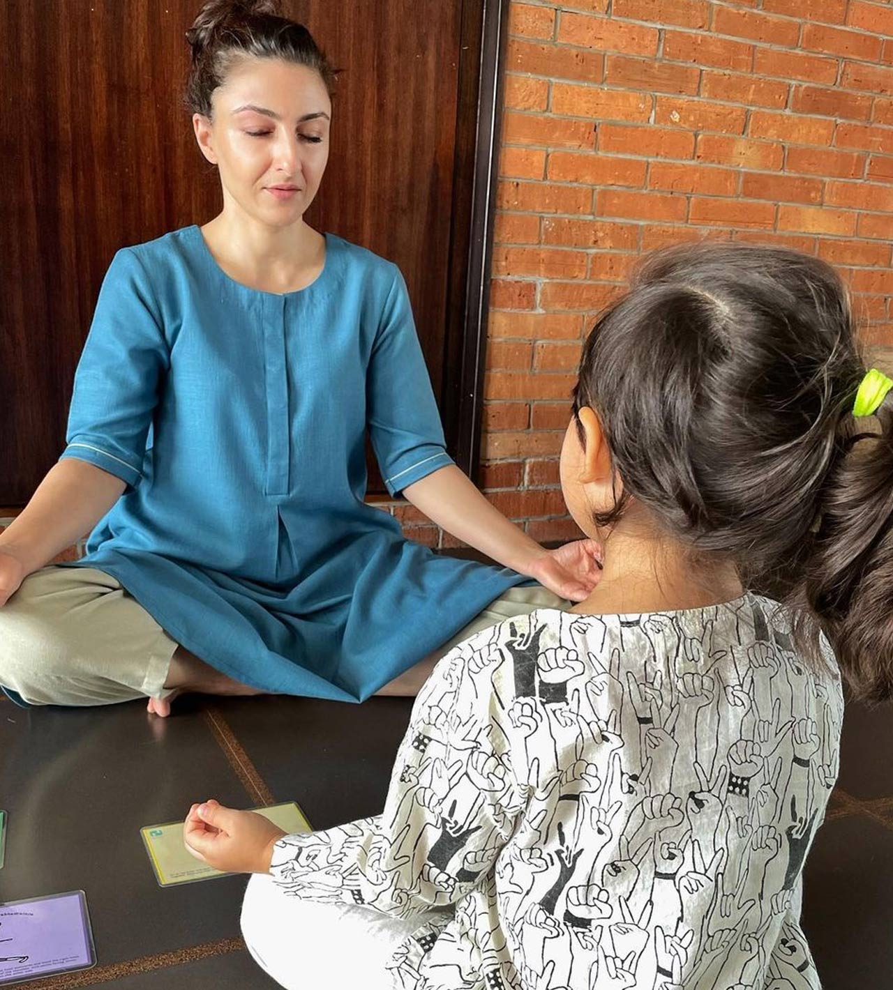 Soha Ali Khan, along with daughter Inaaya, could be seen doing Pranayam and wrote- 'Sometimes we all just need to find our centre.