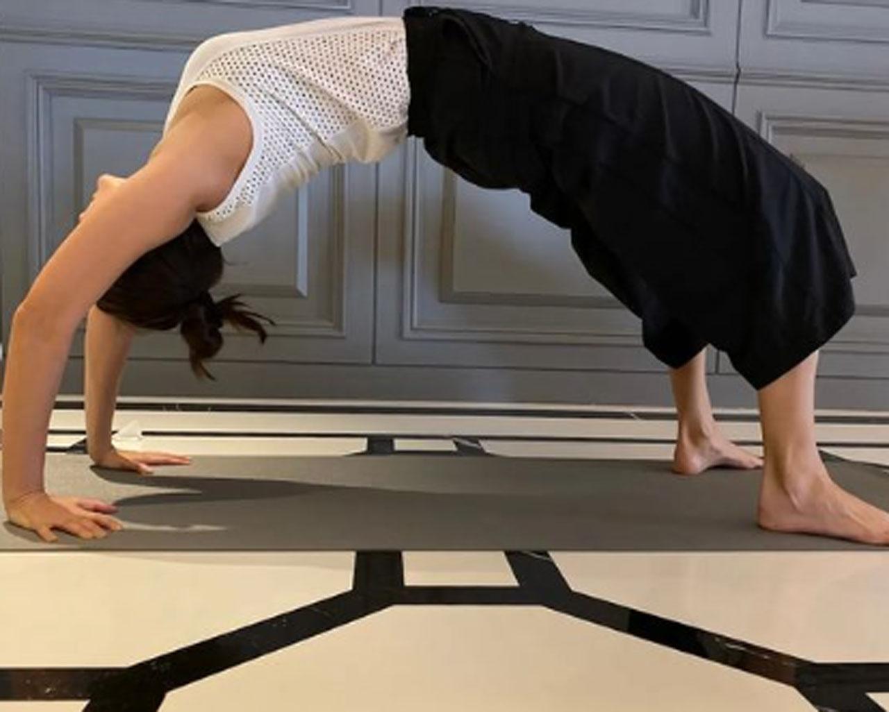 Anushka Sharma performs advance yoga stretches, reveals her post-workout  companion