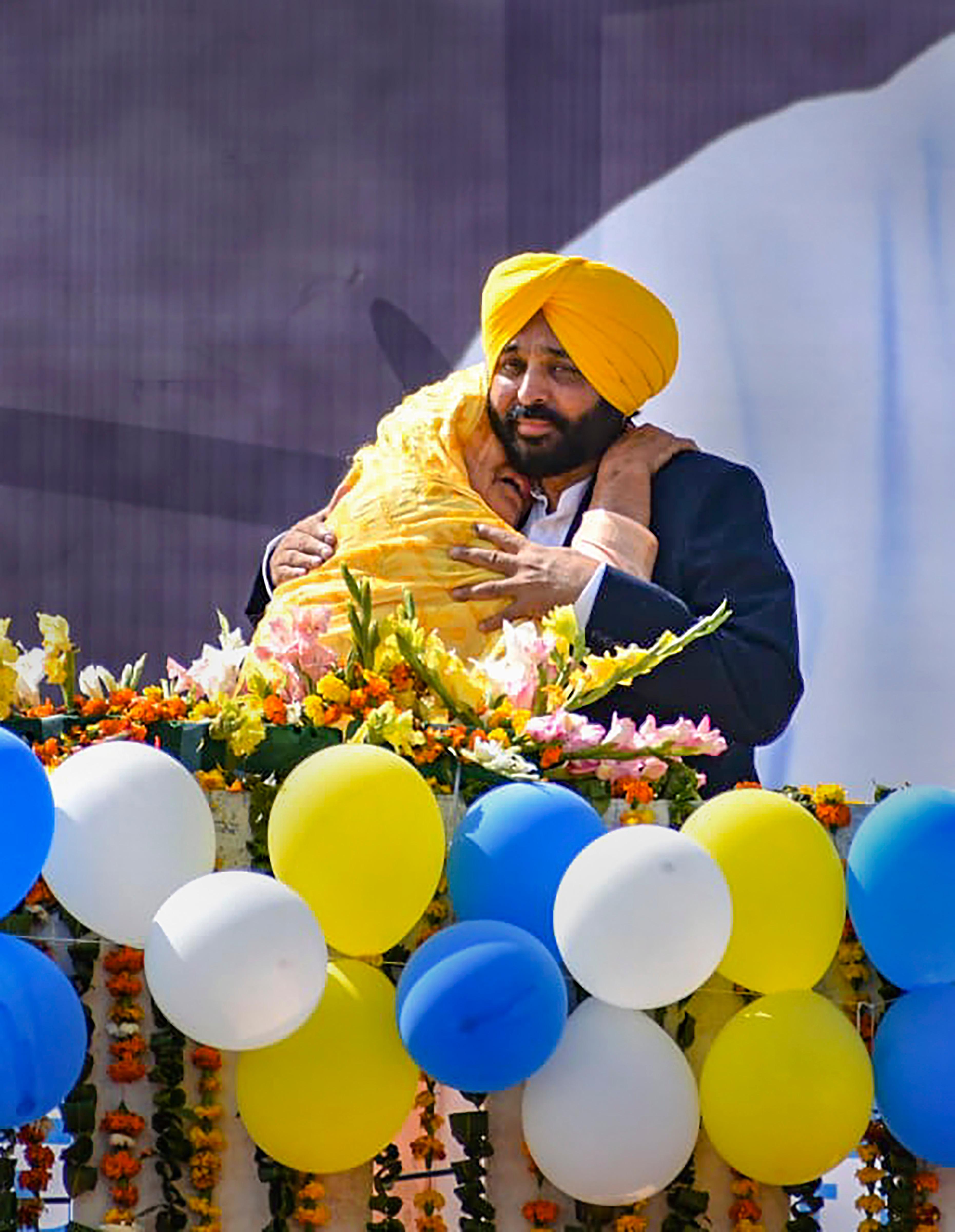 Bhagwant Mann’s mother Harpal Kaur gets emotional in first appearance after result. Mann, a Punjab MP from Sangrur and Aam Aadmi Party's face for the Punjab assembly polls, is set to be the next chief minister with the party poised for a historic verdict in the state.