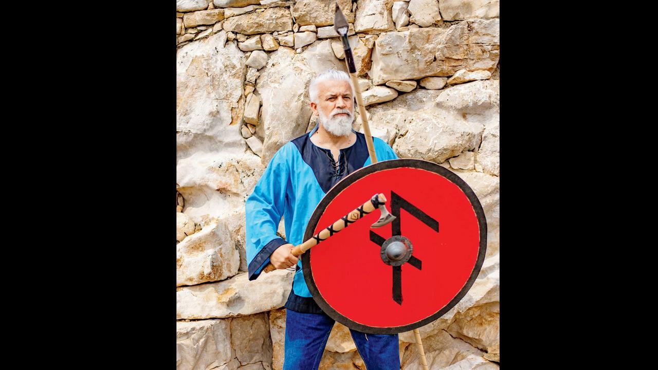 Bosnian man gets inspired by 'Vikings'; research finds snacking over toilet enjoyable