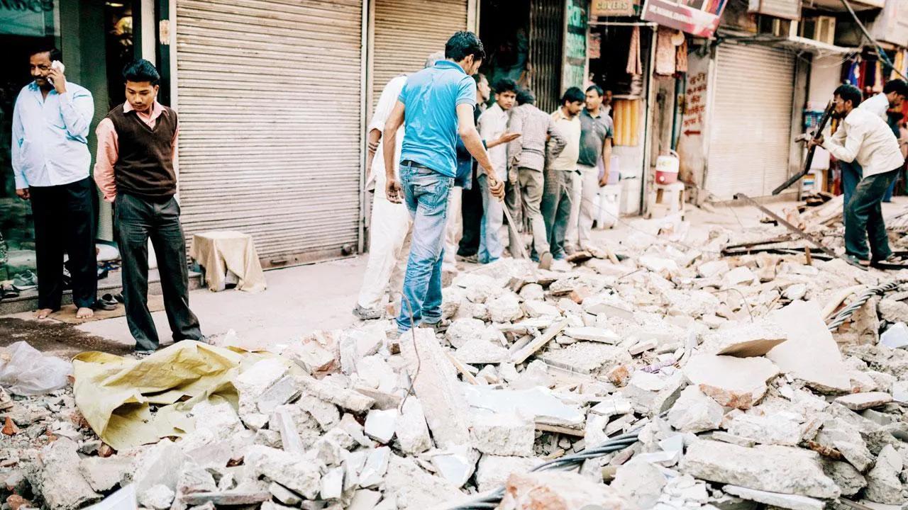 Monsoon or not, roadsides should be debris-free
