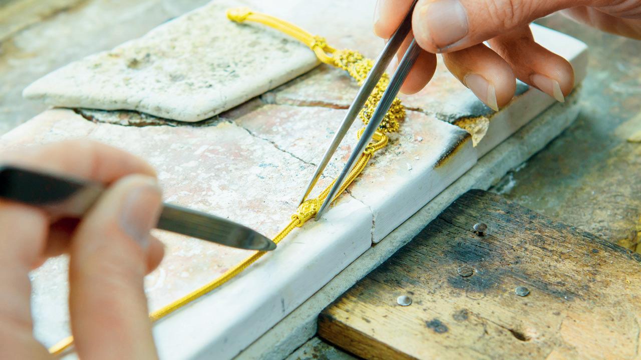 Gold shop owner alleges theft, 2 staffers says they were kidnapped