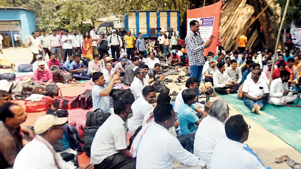 Maha Transport Minister Anil Parab’s ultimatum fails to get MSRTC protesters back