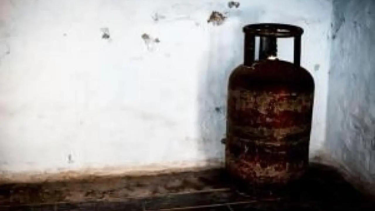 LPG cylinders explode in storage shed in Pune, 1 person receives minor injuries