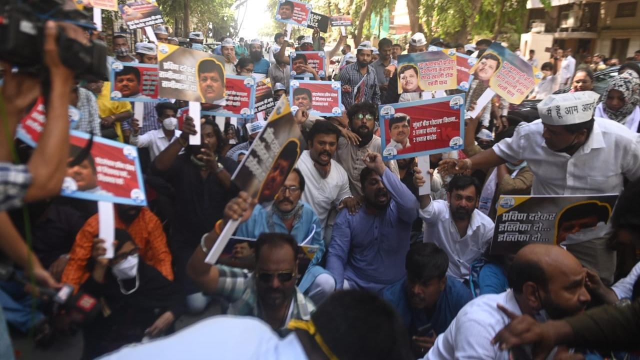 AAP stages protest against Darekar over 'bank fraud', BJP leader calls stir 'nautanki'