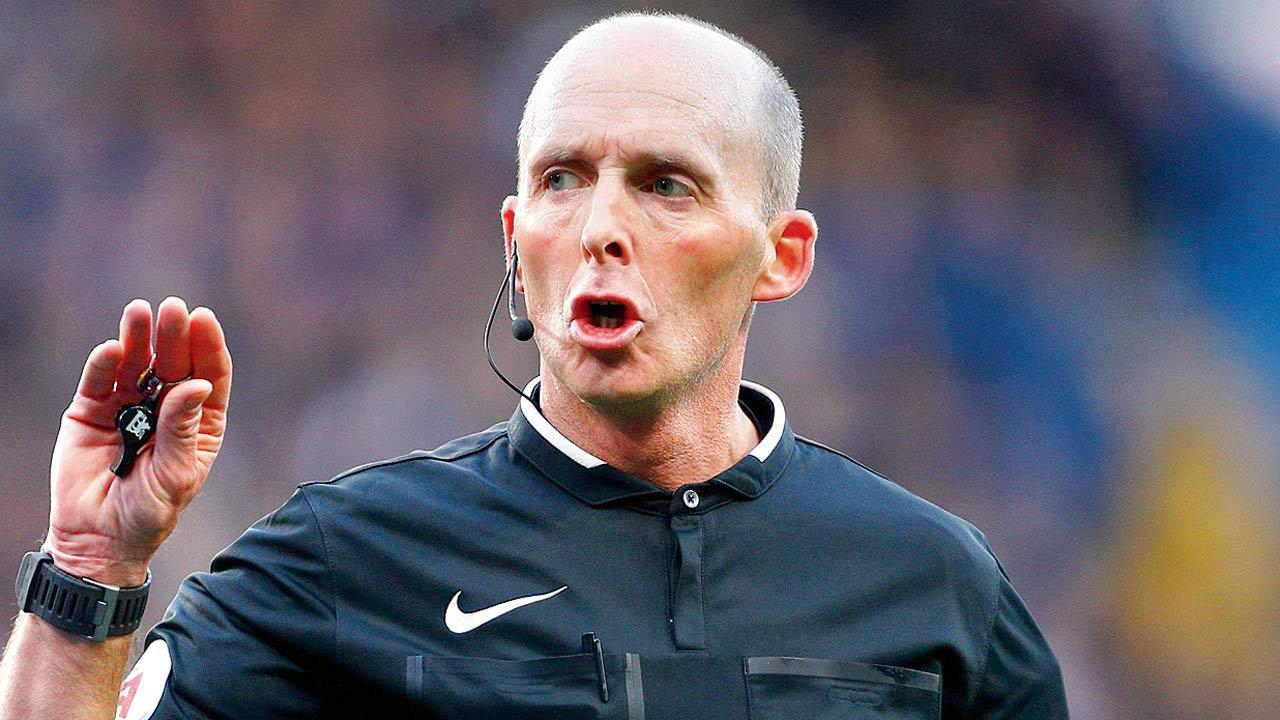 Chief of referees apologises to Everton over City gaffe