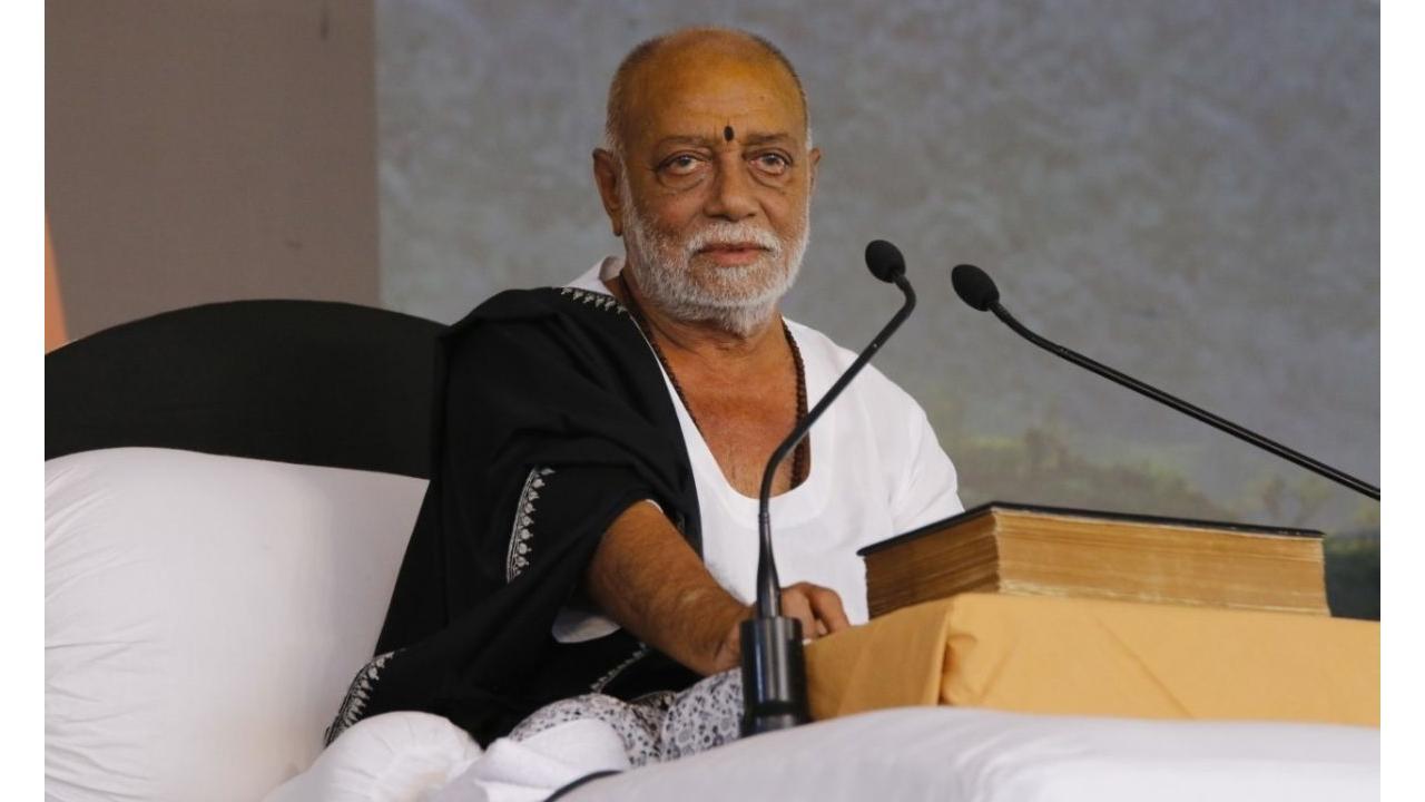 Morari Bapu Extends a Helping Hand to War Victims in Ukraine with Rs. 1.25 cr