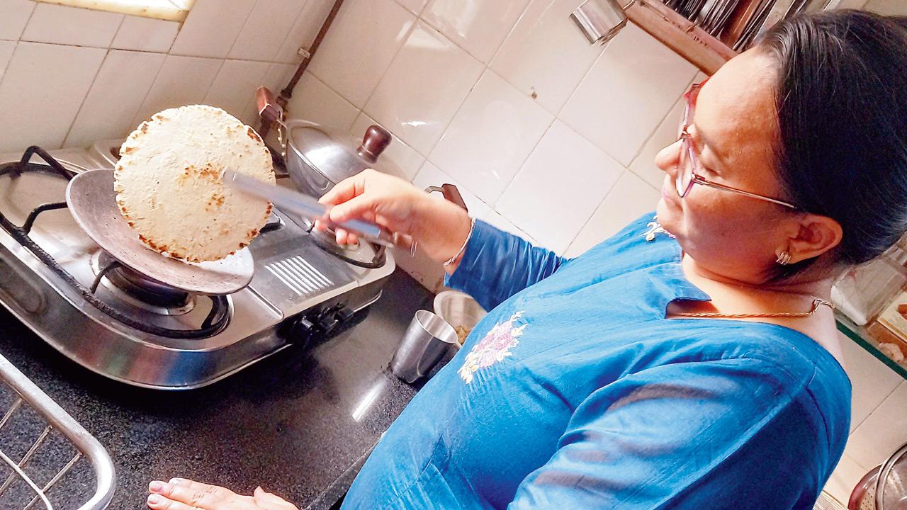 Home chef Panna Gohil prepares wheat bhakri at her Kandivli residence