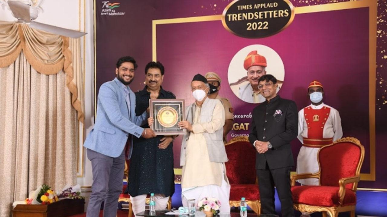 Ramswaroop Choudhary bestowed with Trendsetter 2022 award by the honorable Governor of Maharashtra