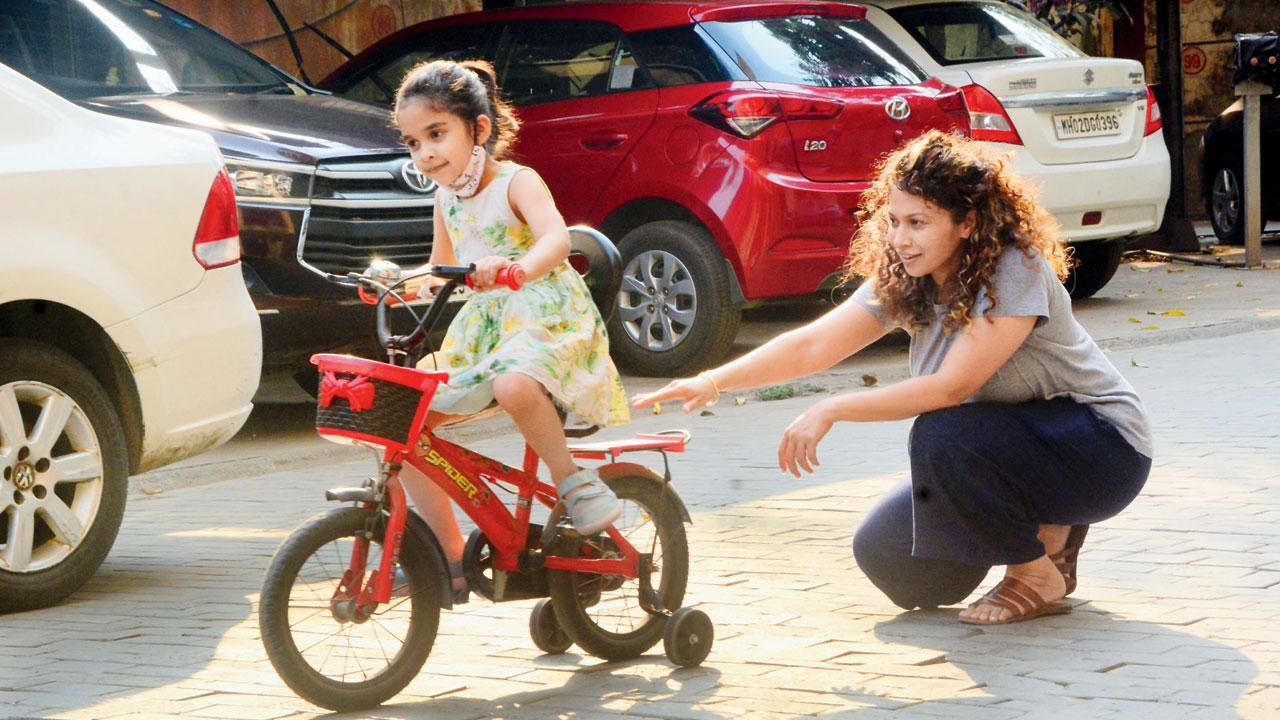 ‘She complained of leg pain, asked to press her limbs daily’