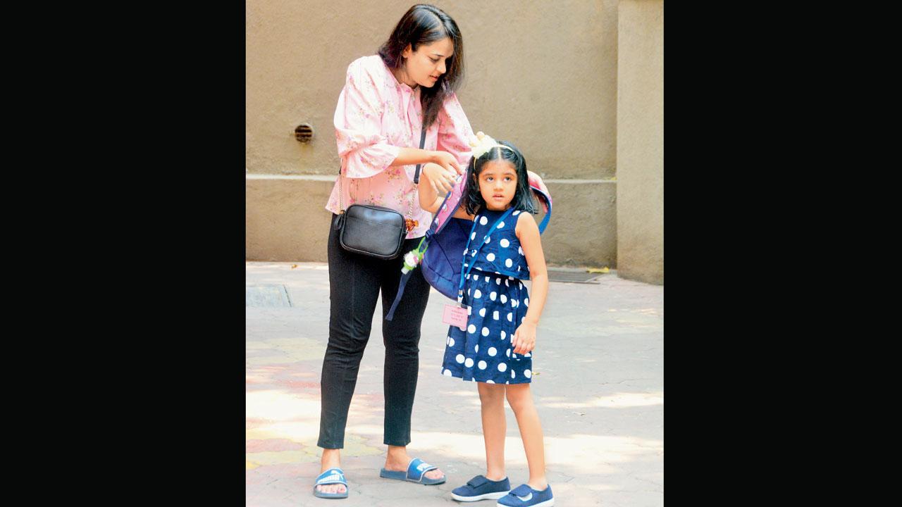 Andheri resident Nikita Bhavsar, 39, who runs a marketing agency, says she noticed that once her daughter four-and a-half year-old Kyra Shah returned to physical school, she showed signs of separation anxiety. Pic/Sameer Markande