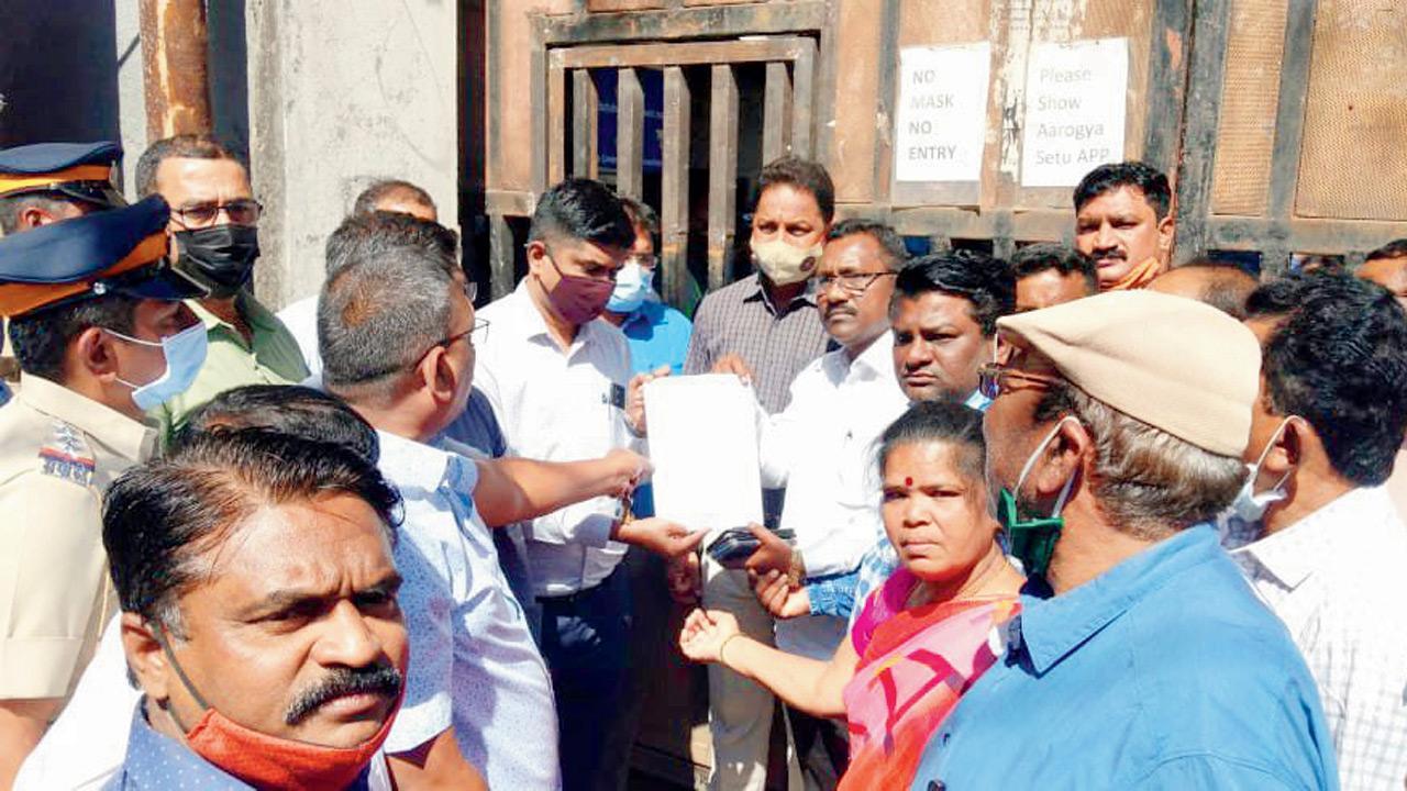 Gypped by many builders, 3,000 families to lose electricity in Chembur