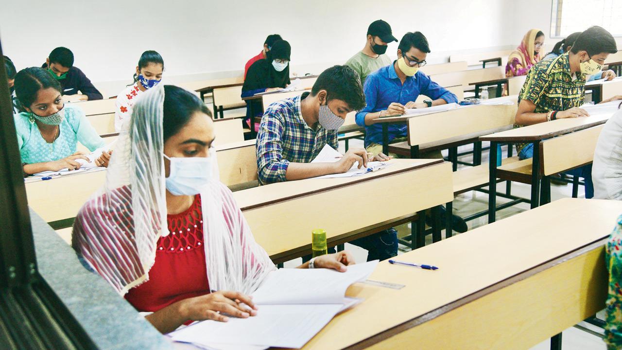 Malad teacher held for leaking HSC Chemistry paper to group of students