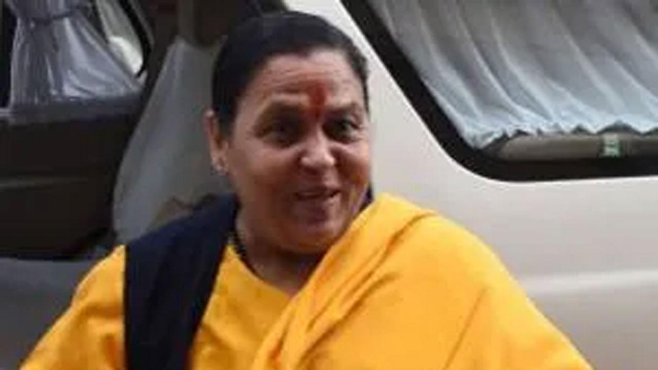 BJP leader Uma Bharti vandalises liquor shop in MP, calls for closure in one week