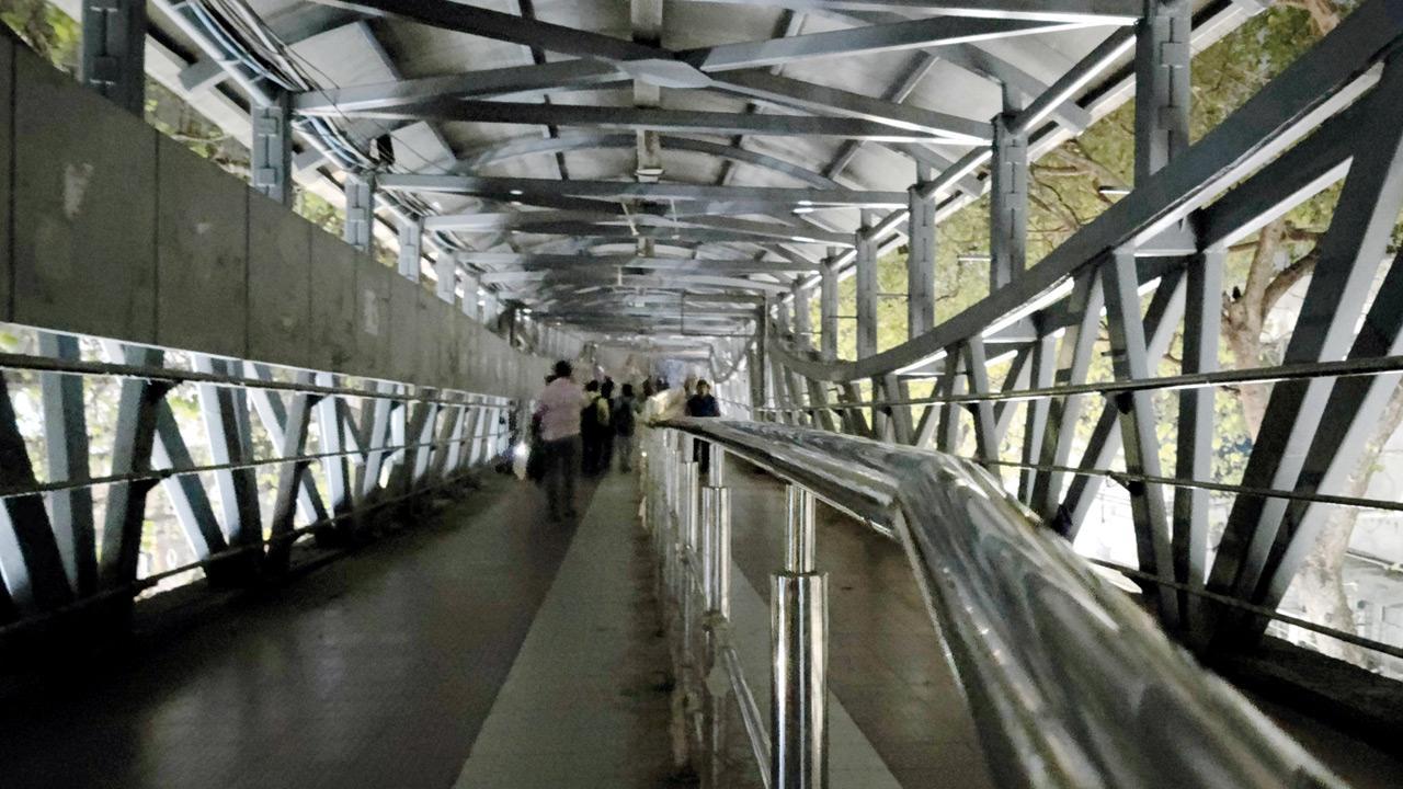 Braveheart Mithibai college student drags junkie flasher to the cops
